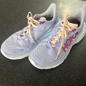 Hokas Womens 9 Mach 5 like new!!